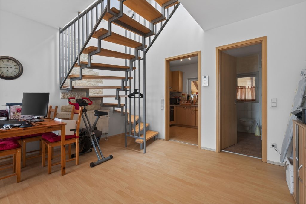 HUST Immobilien GmbH & Co. KG - Immobilienangebot - Linkenheim-Hochstetten - Alle - Mehrgenerationen oder Vermietung – Zweifamilienhaus mit Potenzial in Linkenheim-Hochstetten