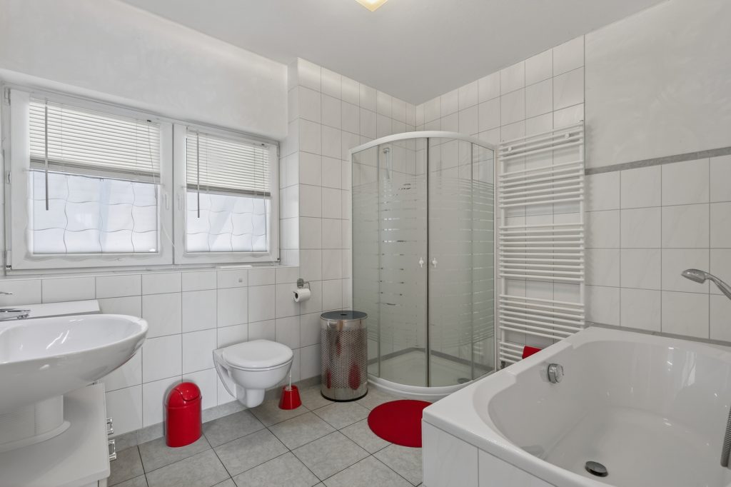HUST Immobilien GmbH & Co. KG - Immobilienangebot - Linkenheim-Hochstetten - Alle - Mehrgenerationen oder Vermietung – Zweifamilienhaus mit Potenzial in Linkenheim-Hochstetten