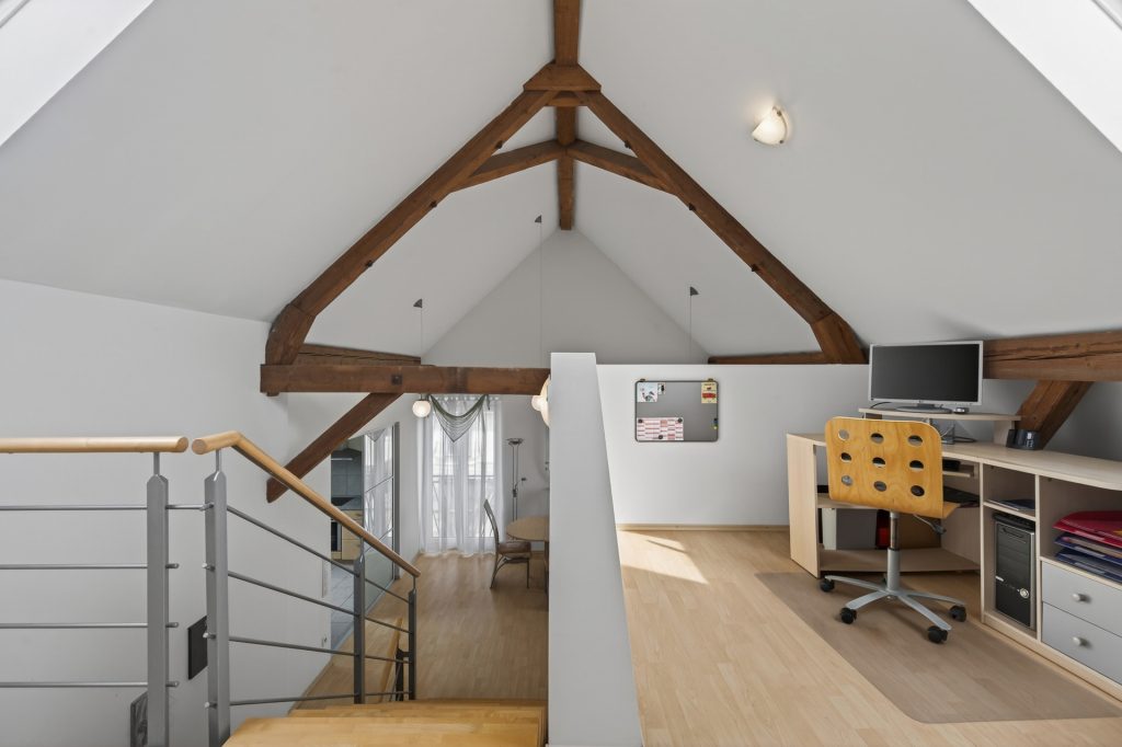 HUST Immobilien GmbH & Co. KG - Immobilienangebot - Linkenheim-Hochstetten - Alle - Mehrgenerationen oder Vermietung – Zweifamilienhaus mit Potenzial in Linkenheim-Hochstetten
