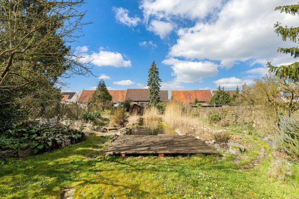 HUST Immobilien GmbH & Co. KG - Immobilienangebot - Stutensee / Friedrichstal - Alle - Architektonisches Unikat mit Geschichte, Gartenidylle und Zukunftspotenzial - Wohnen und Gewerbe