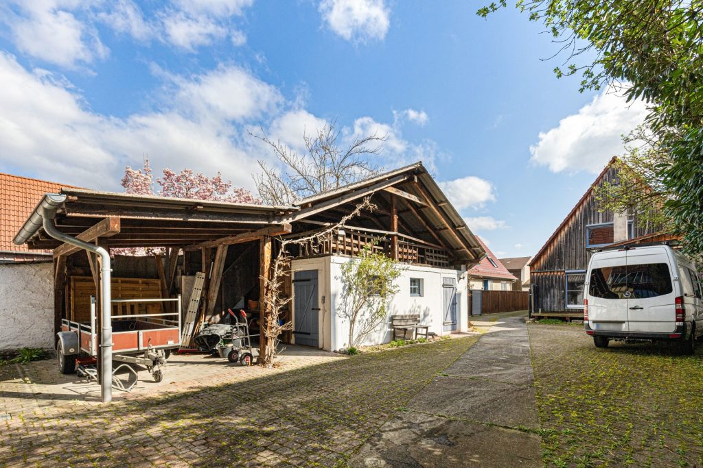 HUST Immobilien GmbH & Co. KG - Immobilienangebot - Stutensee / Friedrichstal - Alle - Architektonisches Unikat mit Geschichte, Gartenidylle und Zukunftspotenzial - Wohnen und Gewerbe