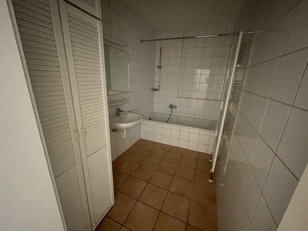 HUST Immobilien GmbH & Co. KG - Immobilienangebot - Karlsruhe / Daxlanden - Alle - Wohnen im Grünen: EG-Wohnung mit großer Wohn-Essküche und Terrasse in Karlsruhe-Daxlanden