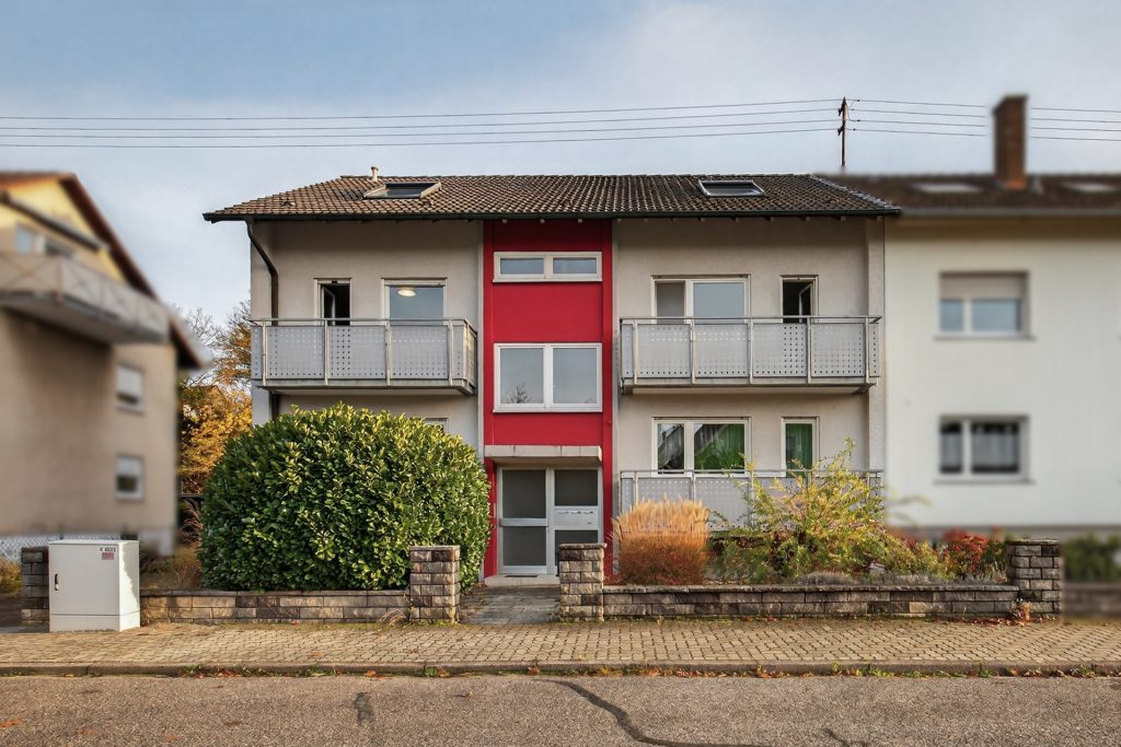 Außenansicht HUST Immobilien GmbH & Co. KG - Immobilienangebot - Karlsruhe - Alle - Wohnungspaket! 2 sofort bezugsfreie Wohnungen mit Garage und Hobbyraum