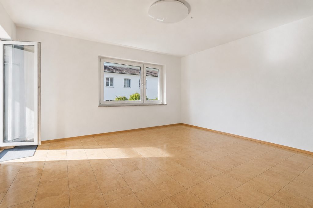HUST Immobilien GmbH & Co. KG - Immobilienangebot - Ettlingen - Alle - Sofort bezugsfreie 3-Zimmer-Wohnung mit Südloggia und Außenstellplatz in Ettlingen-West