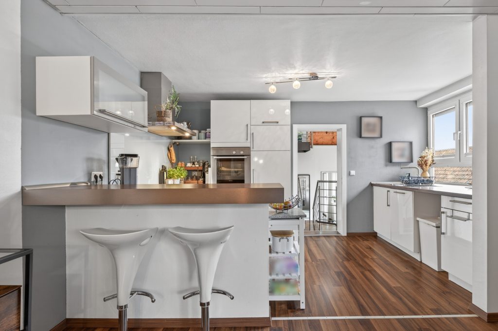 HUST Immobilien GmbH & Co. KG - Immobilienangebot - Jockgrim - Alle - Gepflegtes Zweifamilienhaus mit zwei Garagen und großem Grundstück