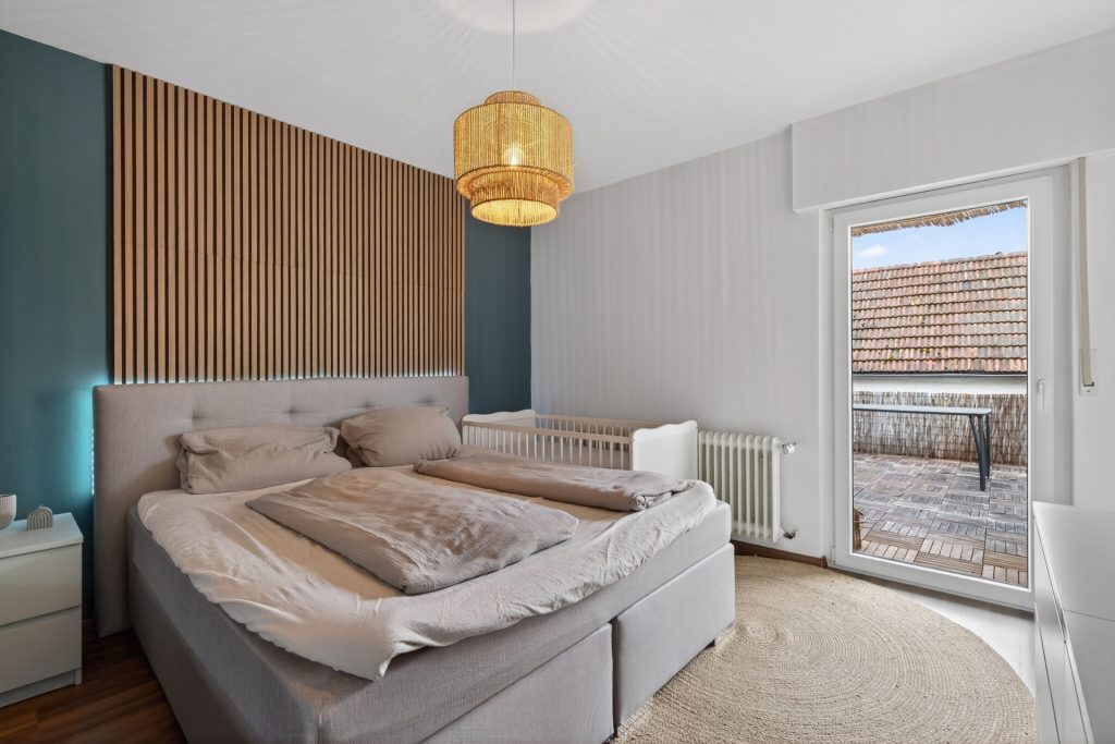 HUST Immobilien GmbH & Co. KG - Immobilienangebot - Jockgrim - Alle - Gepflegtes Zweifamilienhaus mit zwei Garagen und großem Grundstück
