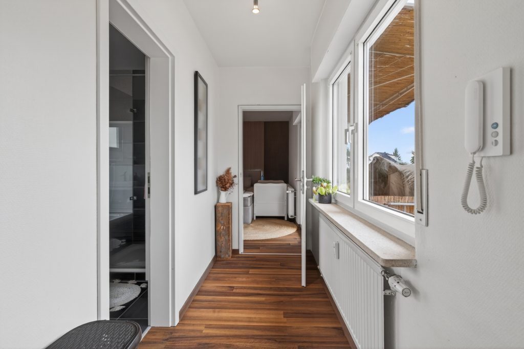 HUST Immobilien GmbH & Co. KG - Immobilienangebot - Jockgrim - Alle - Gepflegtes Zweifamilienhaus mit zwei Garagen und großem Grundstück
