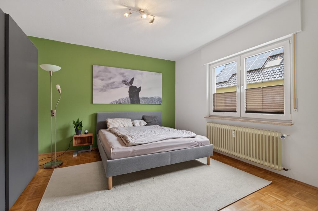 HUST Immobilien GmbH & Co. KG - Immobilienangebot - Jockgrim - Alle - Gepflegtes Zweifamilienhaus mit zwei Garagen und großem Grundstück