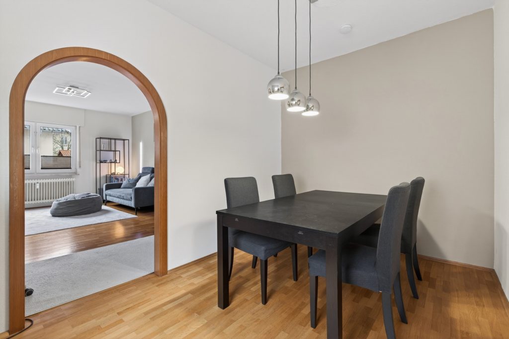 HUST Immobilien GmbH & Co. KG - Immobilienangebot - Jockgrim - Alle - Gepflegtes Zweifamilienhaus mit zwei Garagen und großem Grundstück