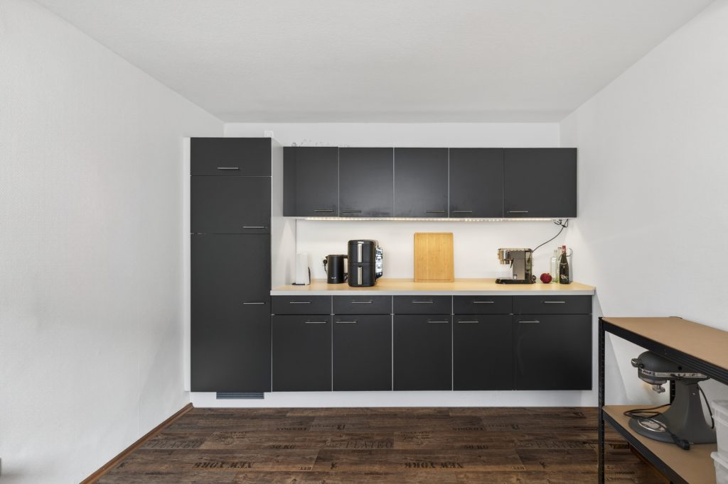 HUST Immobilien GmbH & Co. KG - Immobilienangebot - Jockgrim - Alle - Gepflegtes Zweifamilienhaus mit zwei Garagen und großem Grundstück