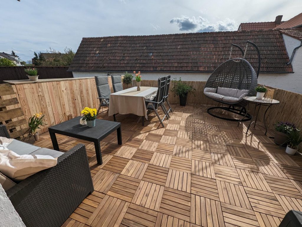 HUST Immobilien GmbH & Co. KG - Immobilienangebot - Jockgrim - Alle - Gepflegtes Zweifamilienhaus mit zwei Garagen und großem Grundstück