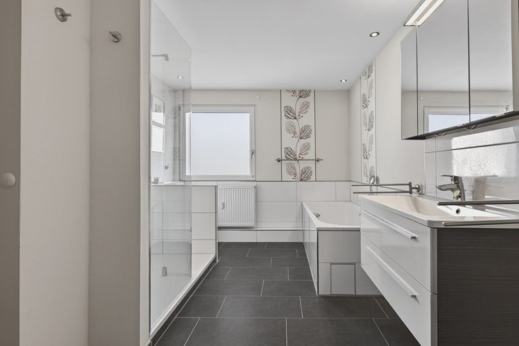 HUST Immobilien GmbH & Co. KG - Immobilienangebot - Karlsruhe / Durlach - Alle - Großzügiges Wohnerlebnis mit XL-Sonnenterrasse in Durlacher Bestlage
