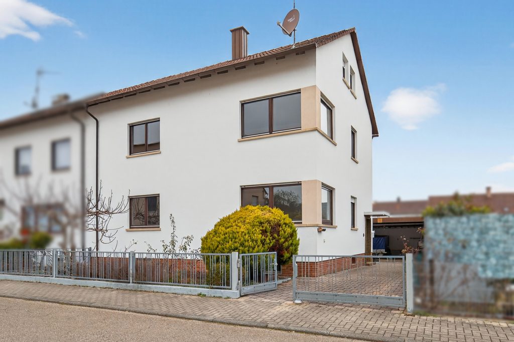 HUST Immobilien GmbH & Co. KG - Immobilienangebot - Weingarten - Alle - Vielseitiges Wohnhaus mit Nebengebäuden und Garten in attraktiver Lage