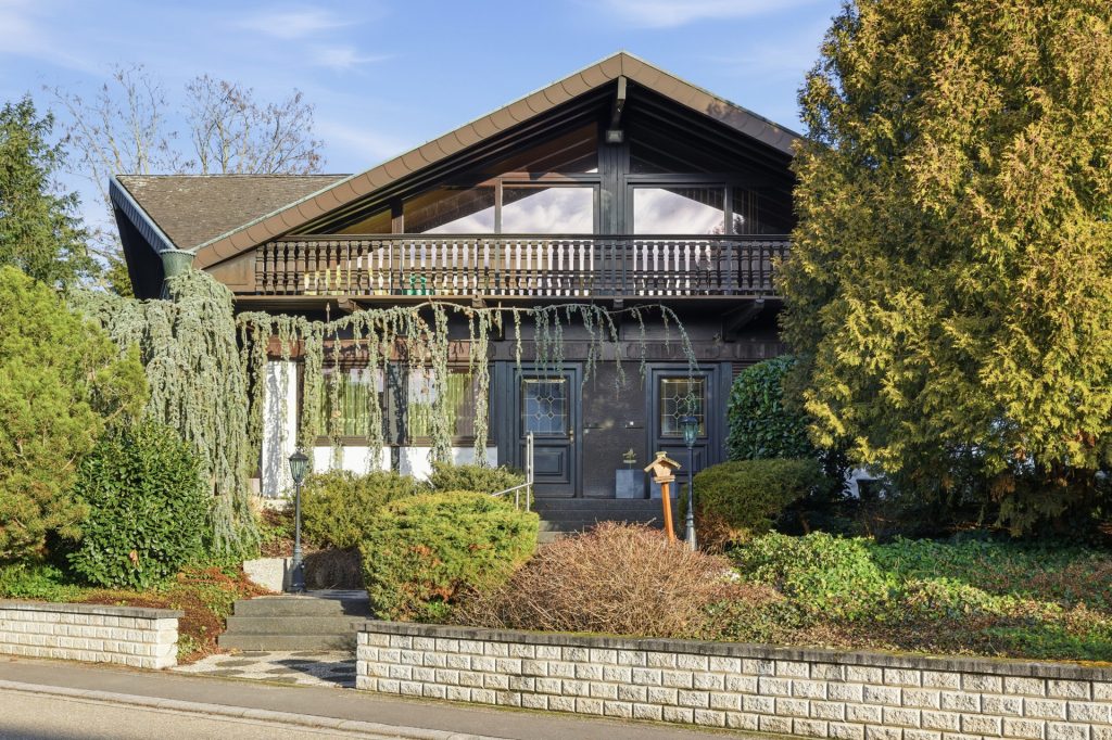 HUST Immobilien GmbH & Co. KG - Immobilienangebot - Kuppenheim - Alle - Ein Ort zum Ankommen – Einfamilienhaus mit einzigartiger Architektur und Blick ins Grüne