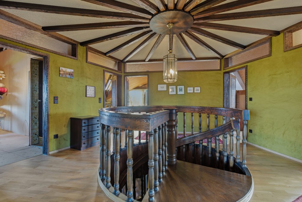 HUST Immobilien GmbH & Co. KG - Immobilienangebot - Kuppenheim - Alle - Ein Ort zum Ankommen – Einfamilienhaus mit einzigartiger Architektur und Blick ins Grüne