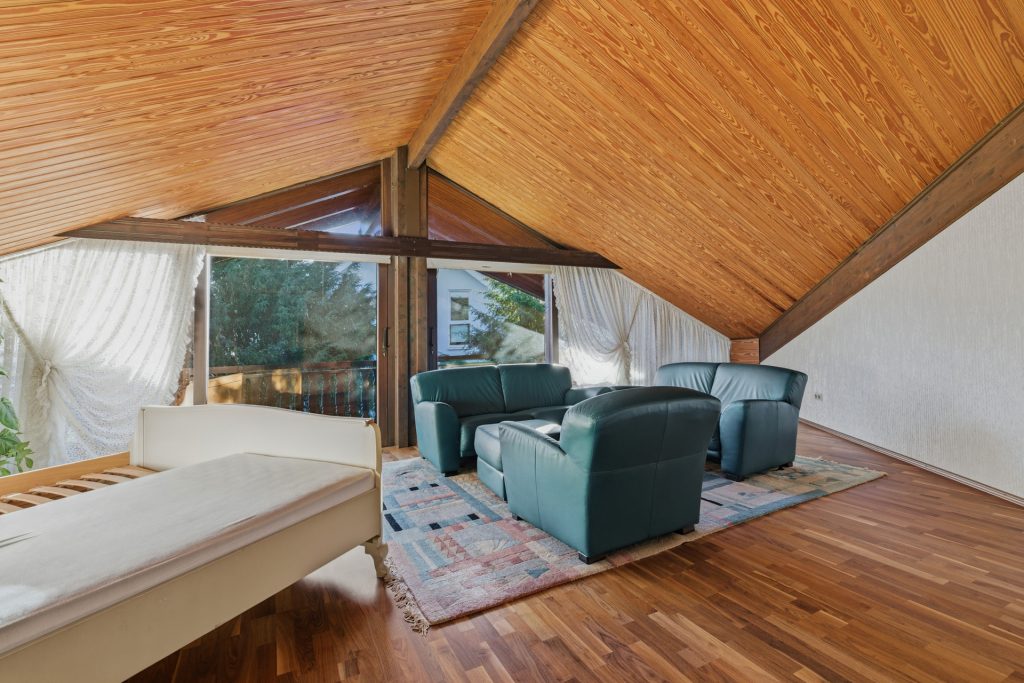 HUST Immobilien GmbH & Co. KG - Immobilienangebot - Kuppenheim - Alle - Ein Ort zum Ankommen – Einfamilienhaus mit einzigartiger Architektur und Blick ins Grüne