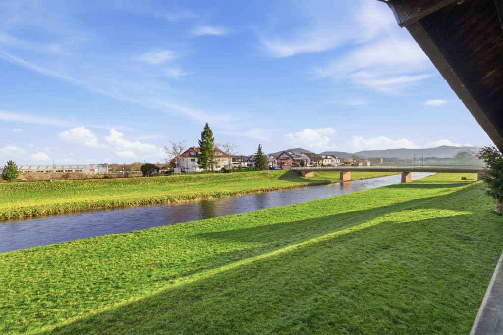 HUST Immobilien GmbH & Co. KG - Immobilienangebot - Kuppenheim - Alle - Ein Ort zum Ankommen – Einfamilienhaus mit einzigartiger Architektur und Blick ins Grüne
