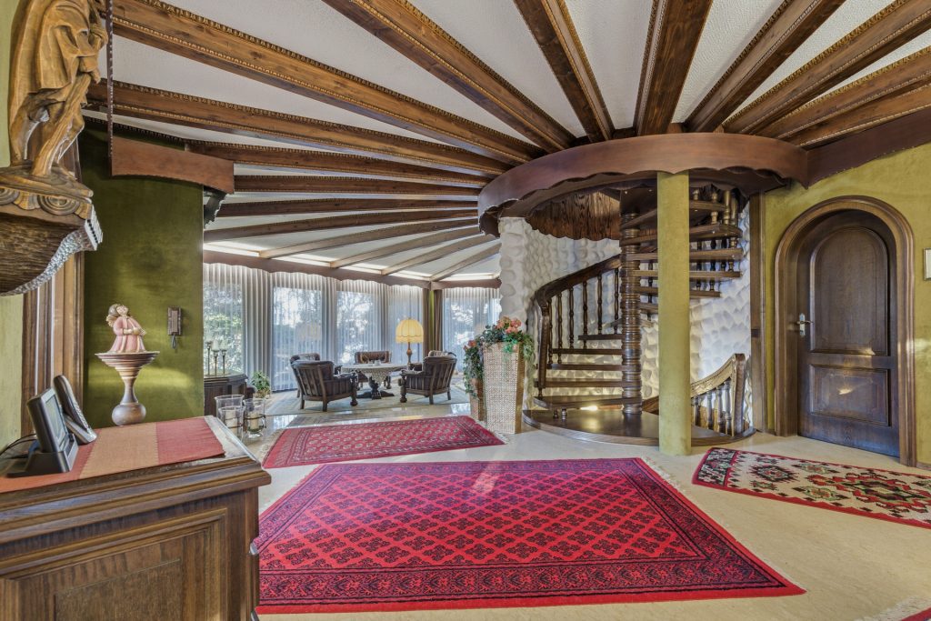 HUST Immobilien GmbH & Co. KG - Immobilienangebot - Kuppenheim - Alle - Ein Ort zum Ankommen – Einfamilienhaus mit einzigartiger Architektur und Blick ins Grüne