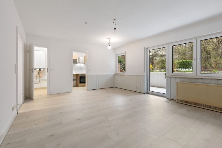 HUST Immobilien GmbH & Co. KG - Immobilienangebot - Ettlingen / Bruchhausen - Alle - Einziehen & wohlfühlen: Bezugsfreie Mietwohnung mit neuem Bad, großer Terrasse und Stellplatz