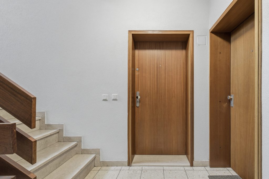 HUST Immobilien GmbH & Co. KG - Immobilienangebot - Weinheim - Alle - Großzügig wohnen mit Balkon und Aufzug – 4,5-Zimmer-Eigentumswohnung in Weinheim