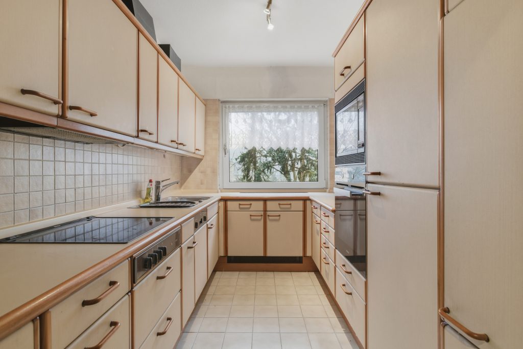HUST Immobilien GmbH & Co. KG - Immobilienangebot - Weinheim - Alle - Großzügig wohnen mit Balkon und Aufzug – 4,5-Zimmer-Eigentumswohnung in Weinheim