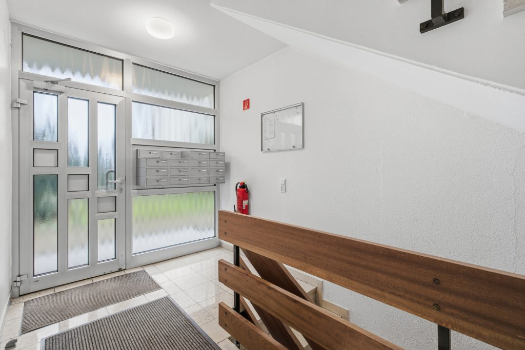 HUST Immobilien GmbH & Co. KG - Immobilienangebot - Weinheim - Alle - Großzügig wohnen mit Balkon und Aufzug – 4,5-Zimmer-Eigentumswohnung in Weinheim