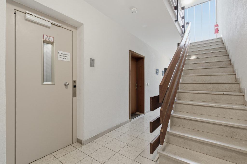 HUST Immobilien GmbH & Co. KG - Immobilienangebot - Weinheim - Alle - Großzügig wohnen mit Balkon und Aufzug – 4,5-Zimmer-Eigentumswohnung in Weinheim
