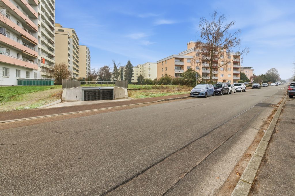 HUST Immobilien GmbH & Co. KG - Immobilienangebot - Weinheim - Alle - Großzügig wohnen mit Balkon und Aufzug – 4,5-Zimmer-Eigentumswohnung in Weinheim