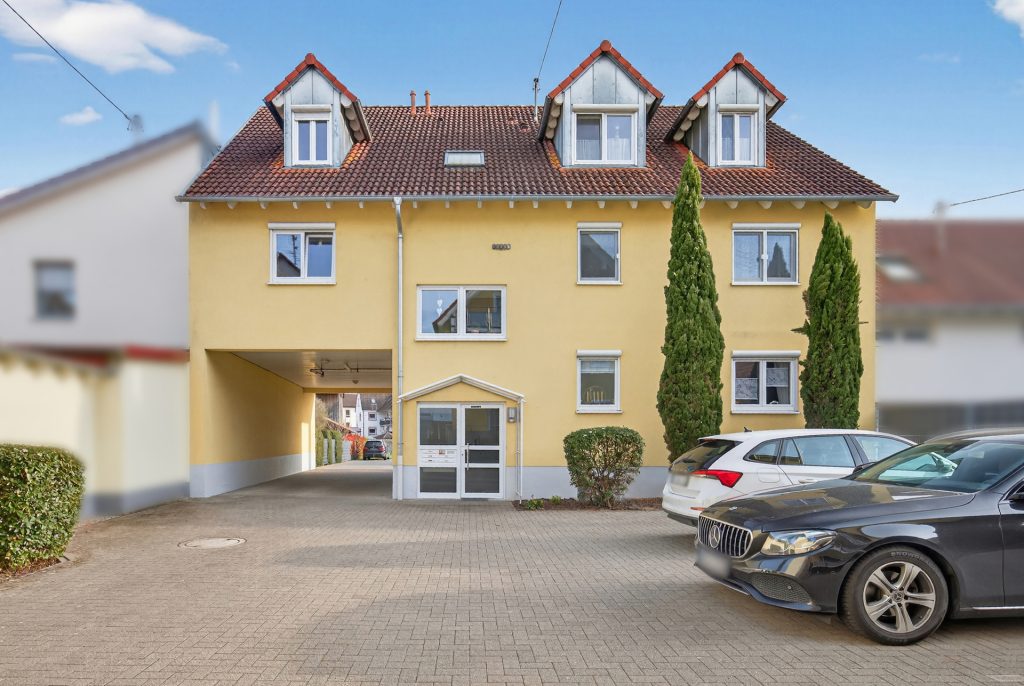 Außenansicht HUST Immobilien GmbH & Co. KG - Immobilienangebot - Hatzenbühl - Wohnungen - Charmante 2-Zimmer-Wohnung in der Südpfalz – selbst einziehen oder neu vermieten