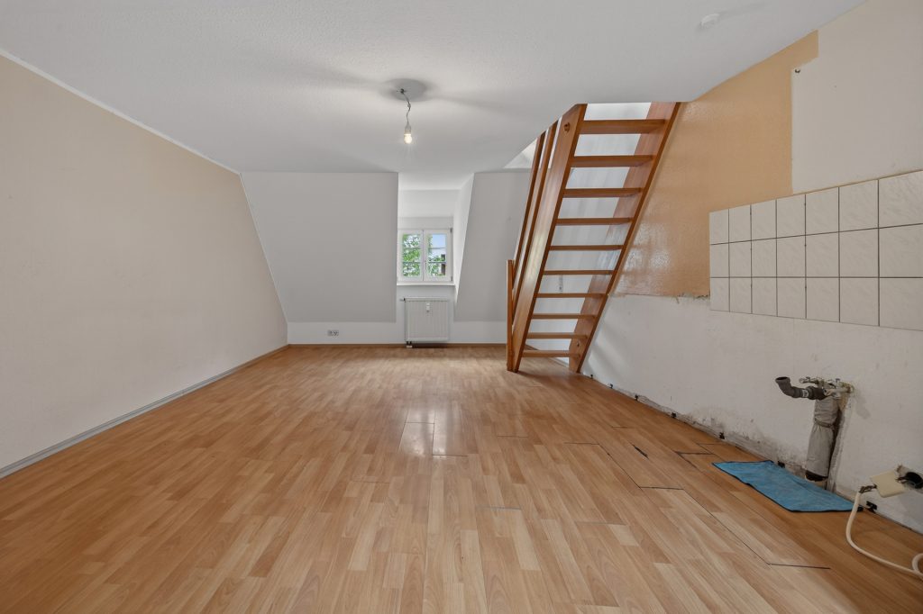HUST Immobilien GmbH & Co. KG - Immobilienangebot - Karlsruhe / Durlach - Alle - Historischer Charme trifft Rendite – Denkmalgeschützte Dachgeschosswohnung in Karlsruhe-Durlach