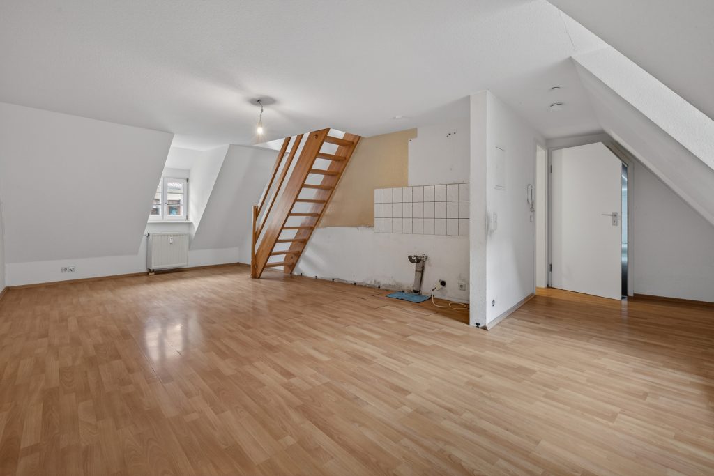 HUST Immobilien GmbH & Co. KG - Immobilienangebot - Karlsruhe / Durlach - Alle - Historischer Charme trifft Rendite – Denkmalgeschützte Dachgeschosswohnung in Karlsruhe-Durlach