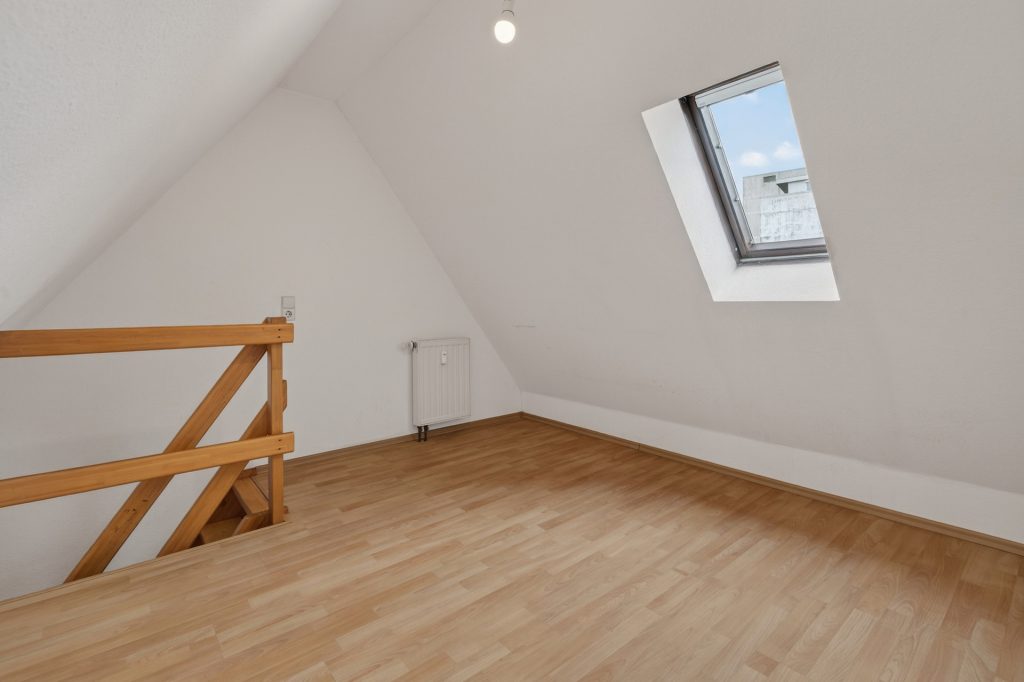 HUST Immobilien GmbH & Co. KG - Immobilienangebot - Karlsruhe / Durlach - Alle - Historischer Charme trifft Rendite – Denkmalgeschützte Dachgeschosswohnung in Karlsruhe-Durlach