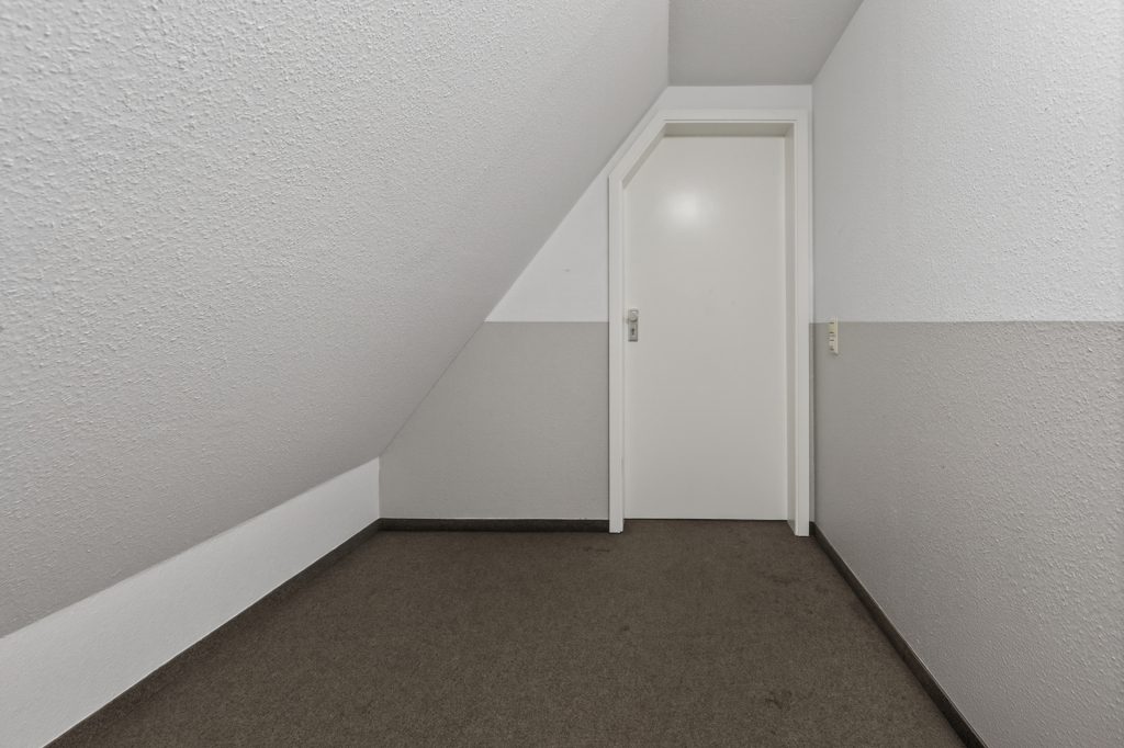 HUST Immobilien GmbH & Co. KG - Immobilienangebot - Karlsruhe / Durlach - Alle - Historischer Charme trifft Rendite – Denkmalgeschützte Dachgeschosswohnung in Karlsruhe-Durlach