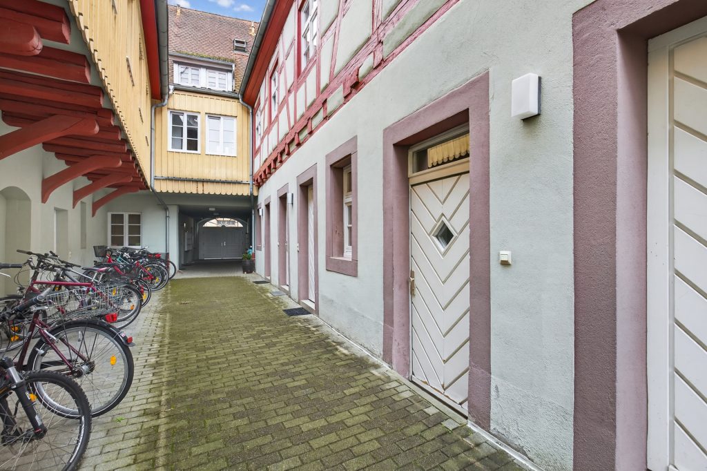 HUST Immobilien GmbH & Co. KG - Immobilienangebot - Karlsruhe / Durlach - Alle - Historischer Charme trifft Rendite – Denkmalgeschützte Dachgeschosswohnung in Karlsruhe-Durlach