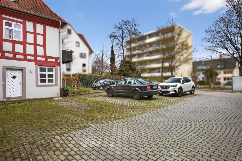 HUST Immobilien GmbH & Co. KG - Immobilienangebot - Karlsruhe / Durlach - Alle - Historischer Charme trifft Rendite – Denkmalgeschützte Dachgeschosswohnung in Karlsruhe-Durlach