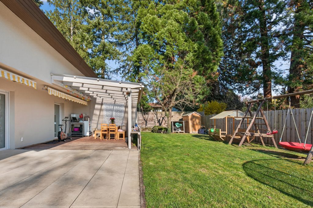 HUST Immobilien GmbH & Co. KG - Immobilienangebot - Pforzheim - Alle - Modernes Wohnglück in zweiter Reihe: Kernsaniertes Zweifamilienhaus mit ELW und Gartenidylle