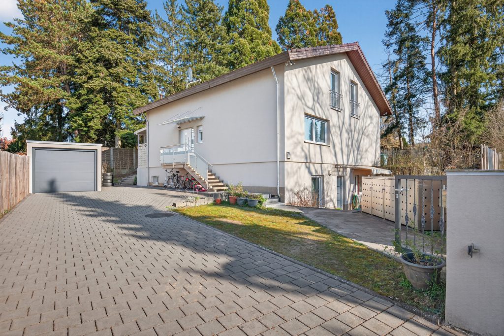 HUST Immobilien GmbH & Co. KG - Immobilienangebot - Pforzheim - Alle - Modernes Wohnglück in zweiter Reihe: Kernsaniertes Zweifamilienhaus mit ELW und Gartenidylle