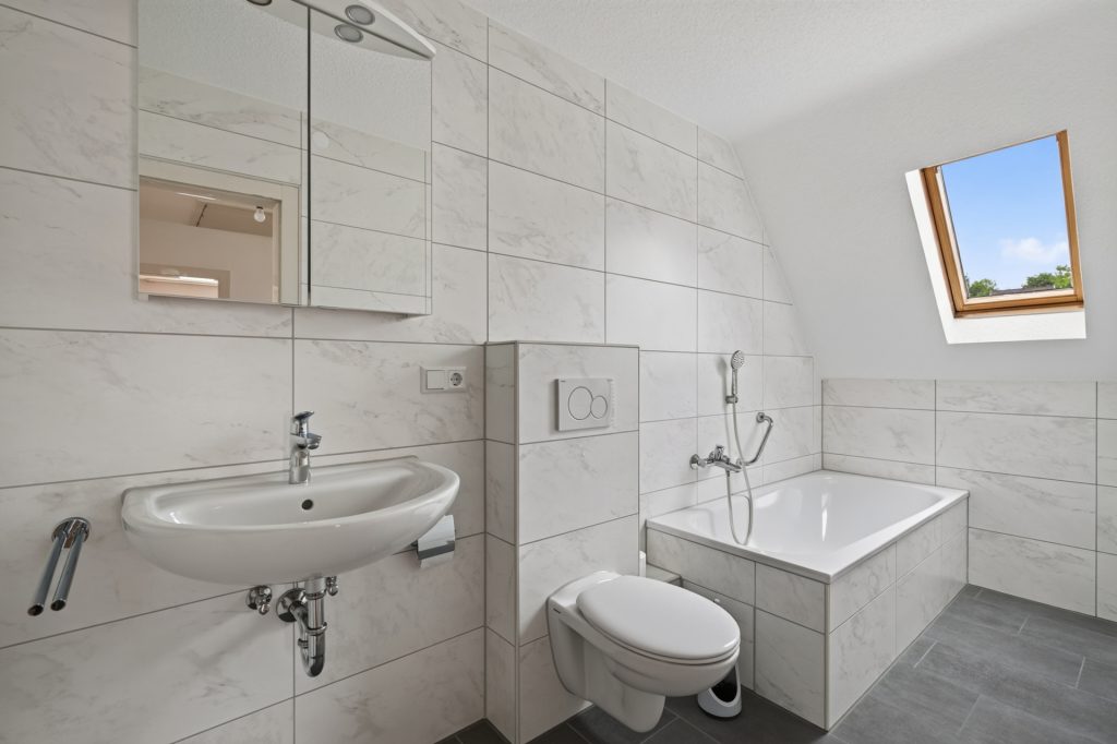 HUST Immobilien GmbH & Co. KG - Immobilienangebot - Bretten - Häuser - Technik erledigt, Zukunft offen: Einfamilienhaus mit Garten und riesiger Terrasse - sofort frei