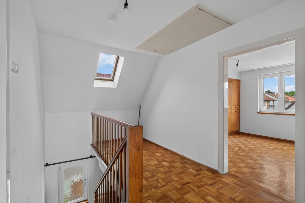 HUST Immobilien GmbH & Co. KG - Immobilienangebot - Bretten - Häuser - Technik erledigt, Zukunft offen: Einfamilienhaus mit Garten und riesiger Terrasse - sofort frei