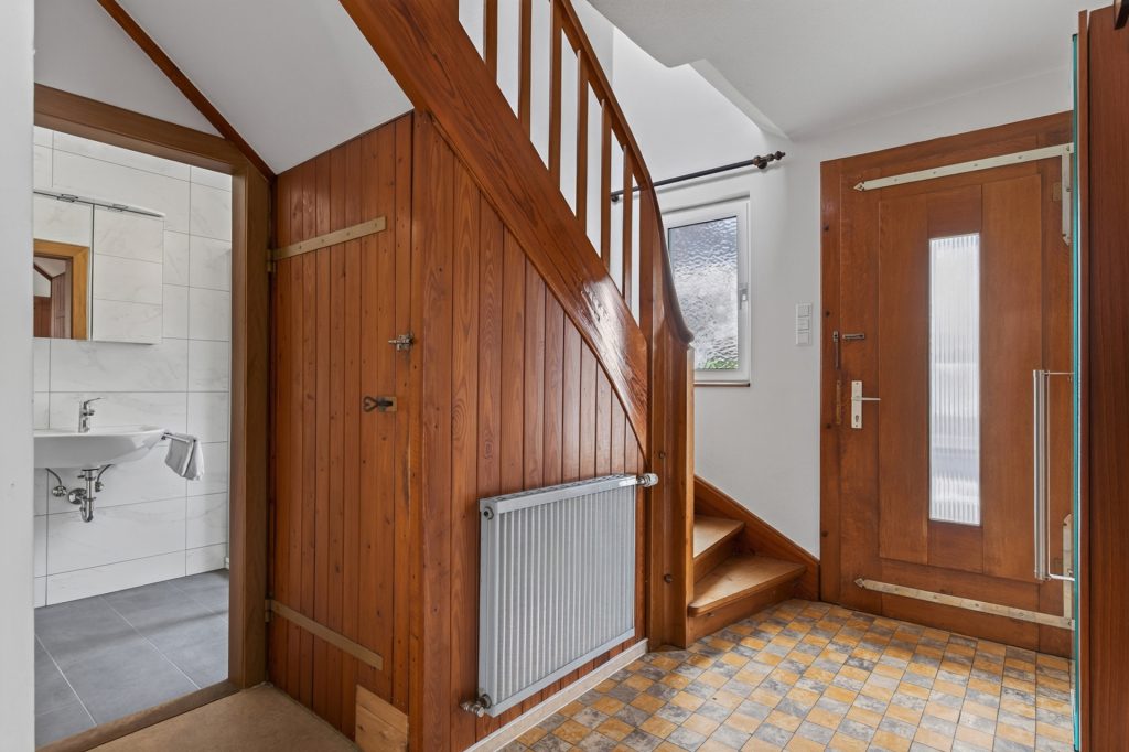 HUST Immobilien GmbH & Co. KG - Immobilienangebot - Bretten - Häuser - Technik erledigt, Zukunft offen: Einfamilienhaus mit Garten und riesiger Terrasse - sofort frei