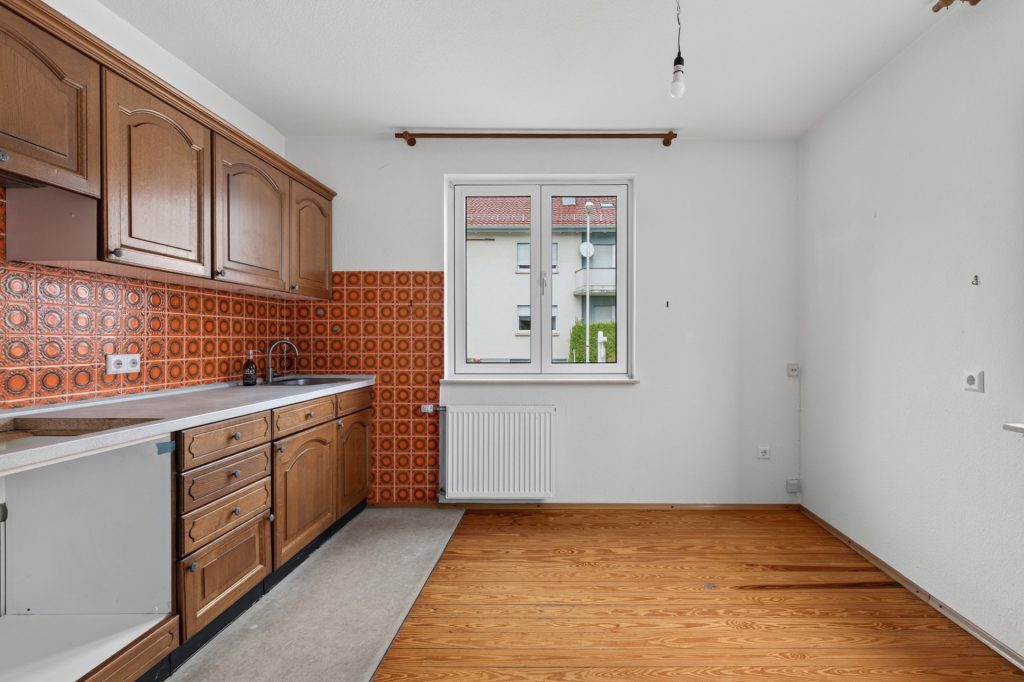 HUST Immobilien GmbH & Co. KG - Immobilienangebot - Bretten - Häuser - Technik erledigt, Zukunft offen: Einfamilienhaus mit Garten und riesiger Terrasse - sofort frei