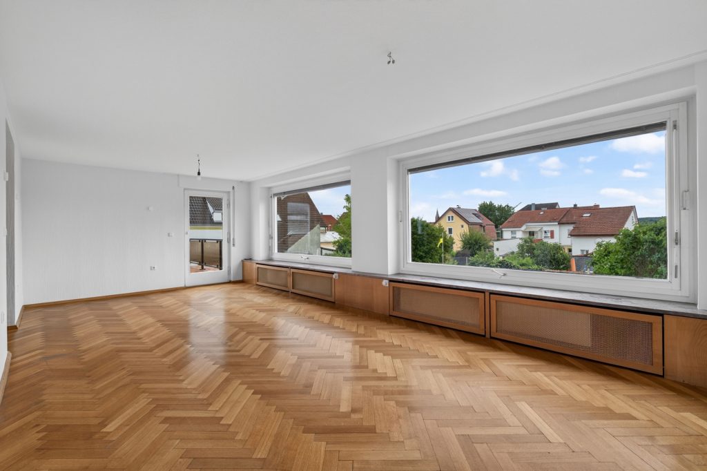 HUST Immobilien GmbH & Co. KG - Immobilienangebot - Bretten - Häuser - Technik erledigt, Zukunft offen: Einfamilienhaus mit Garten und riesiger Terrasse - sofort frei
