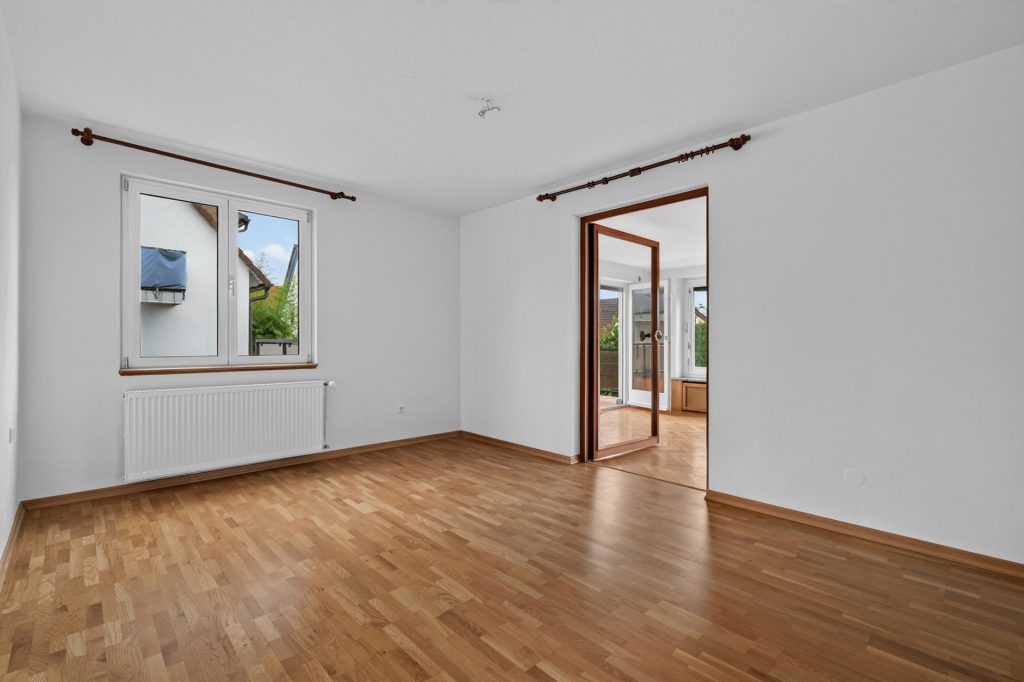HUST Immobilien GmbH & Co. KG - Immobilienangebot - Bretten - Häuser - Technik erledigt, Zukunft offen: Einfamilienhaus mit Garten und riesiger Terrasse - sofort frei