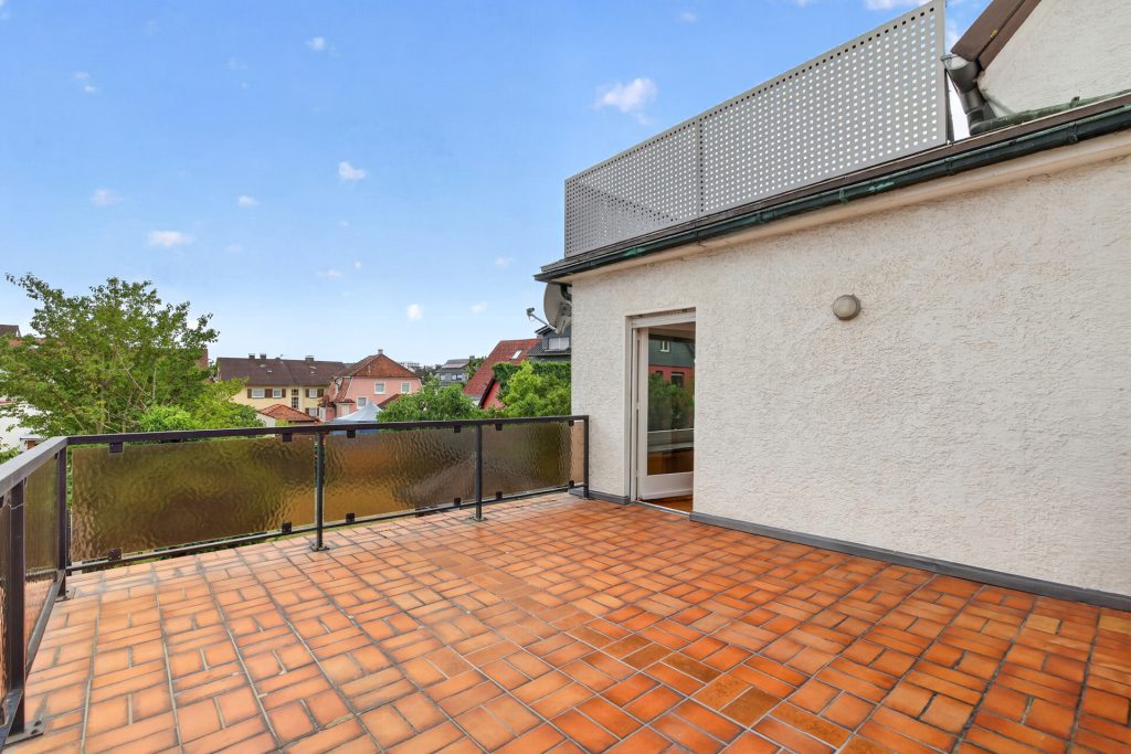 HUST Immobilien GmbH & Co. KG - Immobilienangebot - Bretten - Häuser - Technik erledigt, Zukunft offen: Einfamilienhaus mit Garten und riesiger Terrasse - sofort frei