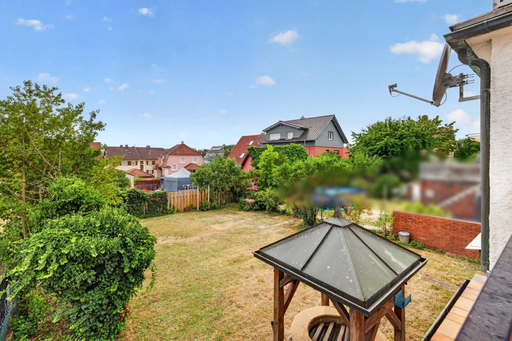 HUST Immobilien GmbH & Co. KG - Immobilienangebot - Bretten - Häuser - Technik erledigt, Zukunft offen: Einfamilienhaus mit Garten und riesiger Terrasse - sofort frei