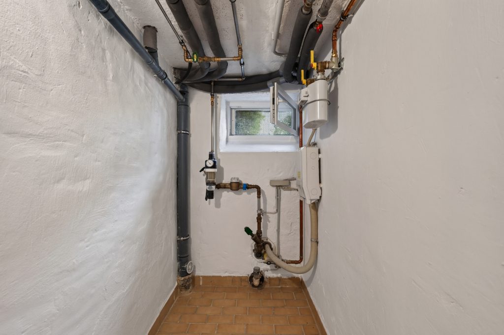 HUST Immobilien GmbH & Co. KG - Immobilienangebot - Bretten - Häuser - Technik erledigt, Zukunft offen: Einfamilienhaus mit Garten und riesiger Terrasse - sofort frei