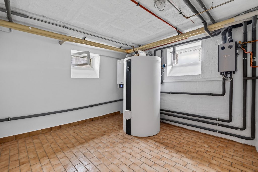 HUST Immobilien GmbH & Co. KG - Immobilienangebot - Bretten - Häuser - Technik erledigt, Zukunft offen: Einfamilienhaus mit Garten und riesiger Terrasse - sofort frei