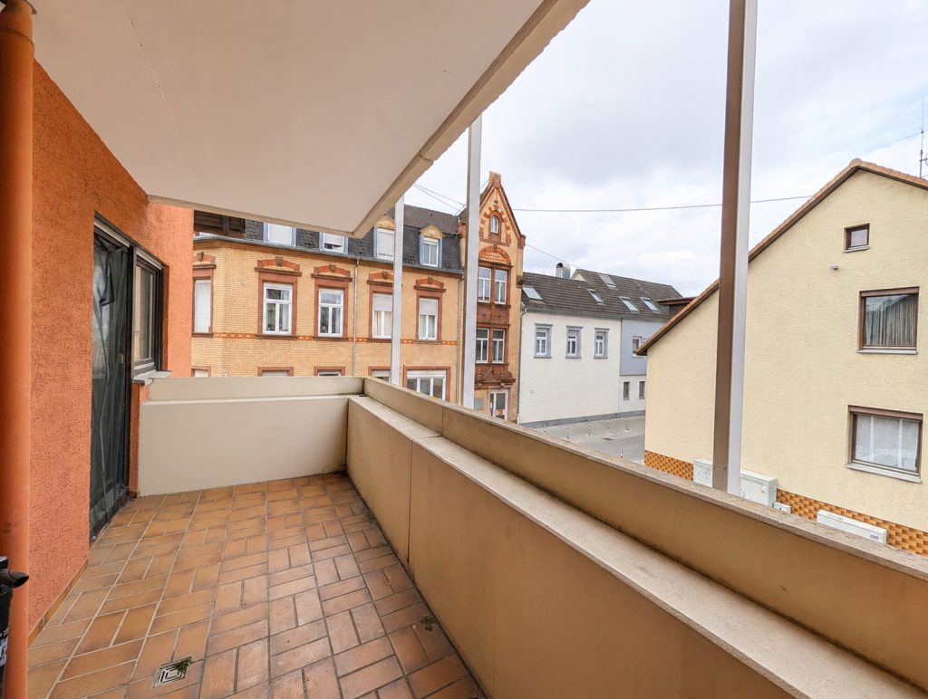 HUST Immobilien GmbH & Co. KG - Immobilienangebot - Karlsruhe - Alle - Vermietete Kapitalanlage in Durlach – 2 Zimmer Wohnung mit Balkon und Tiefgaragenstellplatz