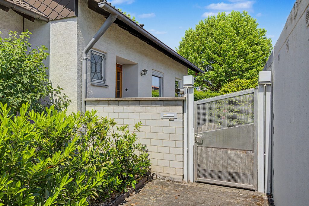 HUST Immobilien GmbH & Co. KG - Immobilienangebot - Eggenstein-Leopoldshafen - Alle - Einfamilienhaus mit Garten, Garage & viel Potenzial in Eggenstein-Leopoldshafen