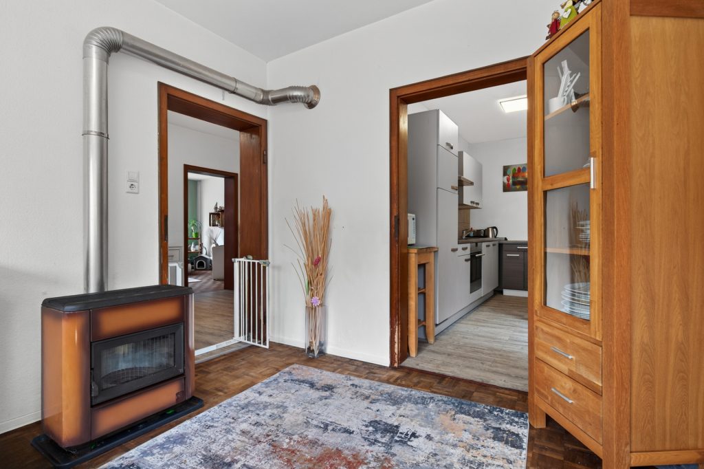 HUST Immobilien GmbH & Co. KG - Immobilienangebot - Bruchsal / Büchenau - Häuser - Ein Haus, das mitwächst - Wohnhaus mit Scheune und Baureserve in Bruchsal-Büchenau